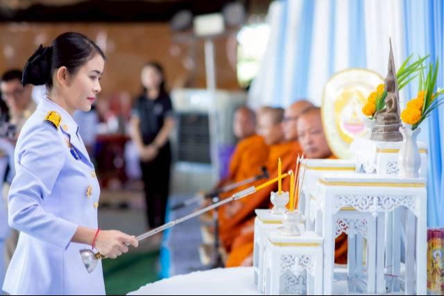  กองทุนแม่ของแผ่นดินบ้านห้วยโต่ง หมู่ที่ 8 ตำบลดอนชะเอม อำเภอท่ามะกา จังหวัดกาญจนบุรี จัดงานพิธีแลกเงินขวัญถุงพระราชทานกองทุนแม่ของแผ่นดิน เพื่อเสริมสร้างความเข้มแข็งให้กับชุมชน และสนองพระราชปณิธานในการแก้ไขปัญหายาเสพติดอย่างยั่งยืน